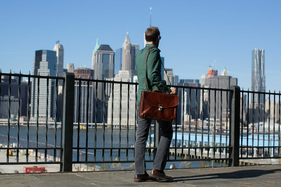 How to Determine the Quality of a Leather Briefcase